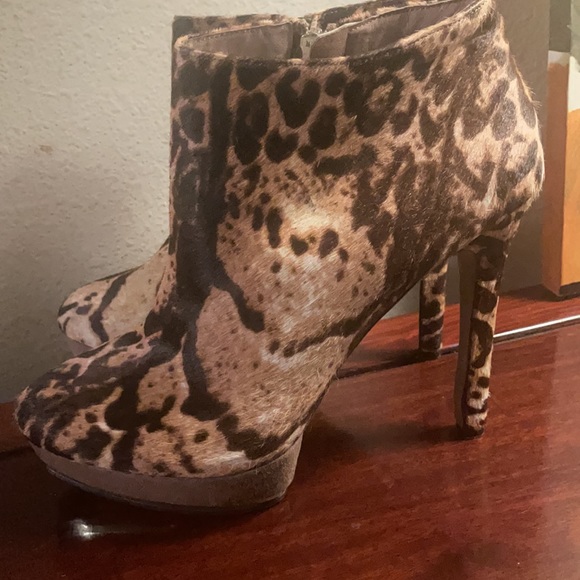 Vince Camuto Calf Hair Bootie Sz 10 - Picture 4 of 10
